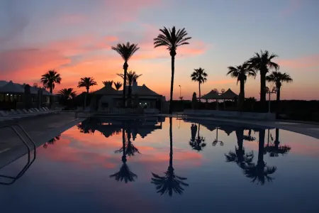 Tunisie, hotel, coucher du soleil, Image par Alex Sky de Pixabay